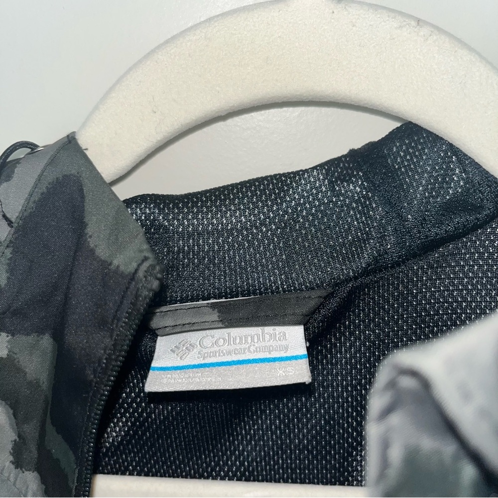 Columbia Black and Gray Camouflage Rain Jacket - Picture 3 of 5